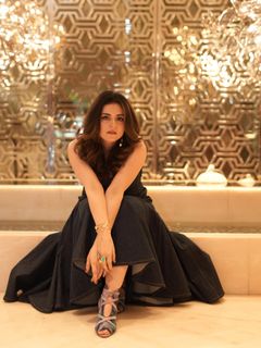 Riddhi Dogra feet photo 3