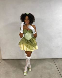 Riele Downs feet photo 3