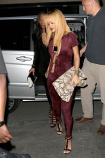 Rihanna feet photo thumbnail