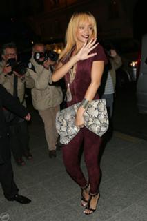 Rihanna feet photo thumbnail