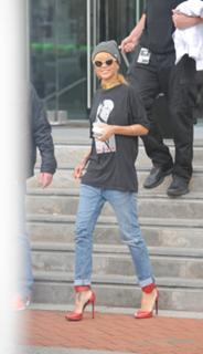 Rihanna feet photo thumbnail