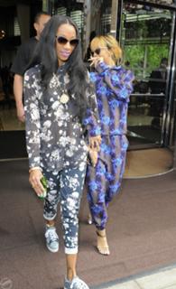 Rihanna feet photo thumbnail