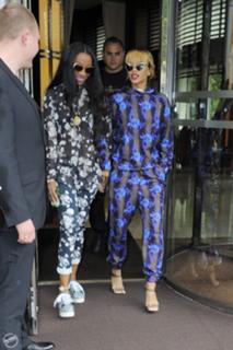 Rihanna feet photo thumbnail