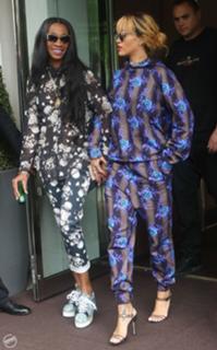 Rihanna feet photo thumbnail