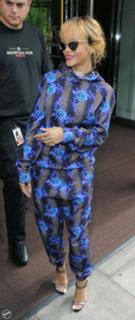 Rihanna feet photo thumbnail