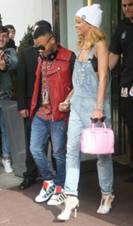 Rihanna feet photo thumbnail