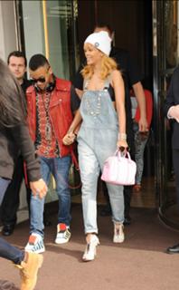 Rihanna feet photo thumbnail