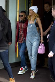 Rihanna feet photo thumbnail