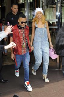 Rihanna feet photo thumbnail