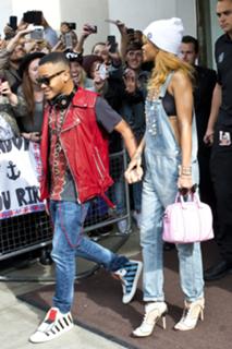 Rihanna feet photo thumbnail