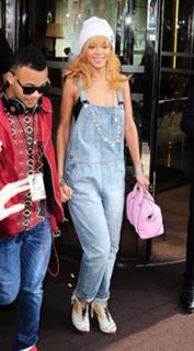 Rihanna feet photo thumbnail