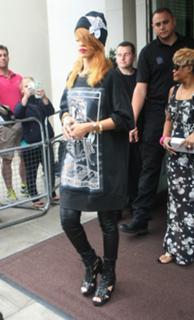 Rihanna feet photo thumbnail