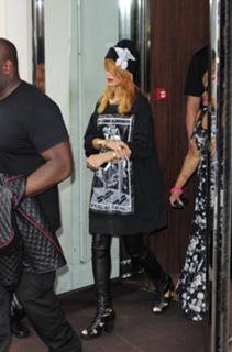 Rihanna feet photo thumbnail