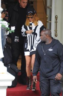 Rihanna feet photo thumbnail