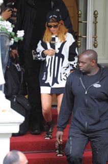 Rihanna feet photo thumbnail