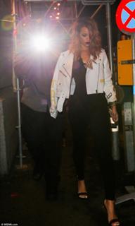 Rihanna feet photo thumbnail