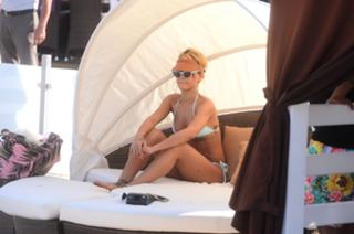 Rihanna feet photo thumbnail