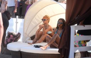 Rihanna feet photo thumbnail