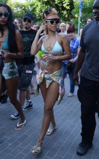 Rihanna feet photo thumbnail