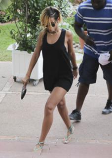 Rihanna feet photo thumbnail