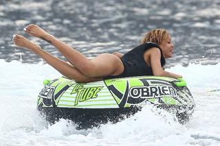 Rihanna feet photo thumbnail