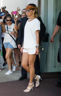 Rihanna feet photo thumbnail