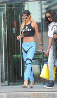 Rihanna feet photo thumbnail