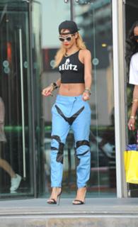 Rihanna feet photo thumbnail