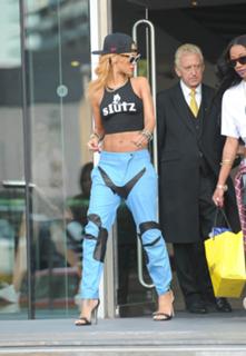 Rihanna feet photo thumbnail