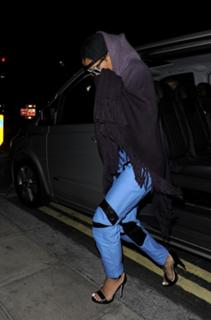 Rihanna feet photo thumbnail