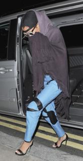 Rihanna feet photo thumbnail