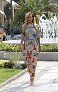 Rihanna feet photo thumbnail