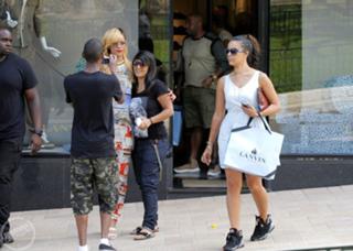 Rihanna feet photo thumbnail