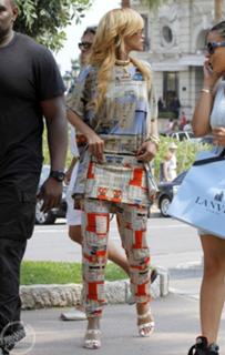 Rihanna feet photo thumbnail