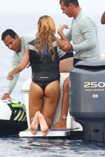 Rihanna feet photo thumbnail