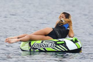 Rihanna feet photo thumbnail