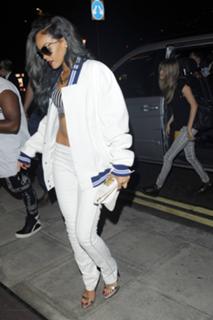 Rihanna feet photo thumbnail