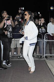 Rihanna feet photo thumbnail