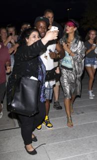 Rihanna feet photo thumbnail