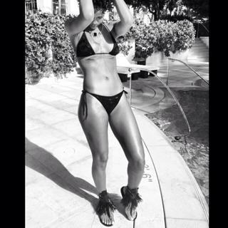 Rihanna feet photo thumbnail