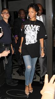 Rihanna feet photo thumbnail