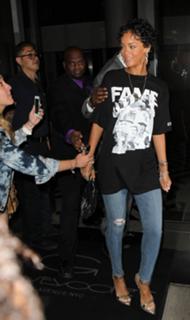 Rihanna feet photo thumbnail
