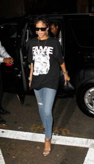 Rihanna feet photo thumbnail