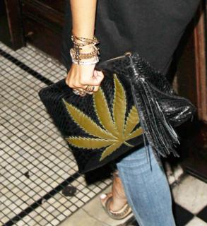 Rihanna feet photo thumbnail