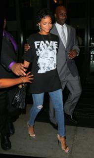 Rihanna feet photo thumbnail