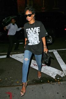 Rihanna feet photo thumbnail
