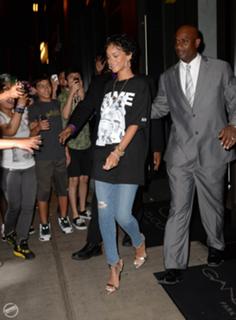 Rihanna feet photo thumbnail