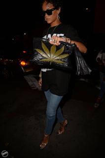 Rihanna feet photo thumbnail