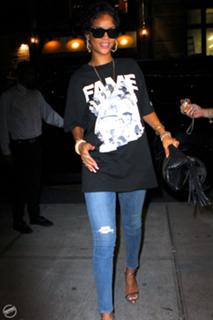 Rihanna feet photo thumbnail
