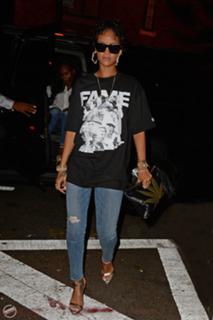 Rihanna feet photo thumbnail